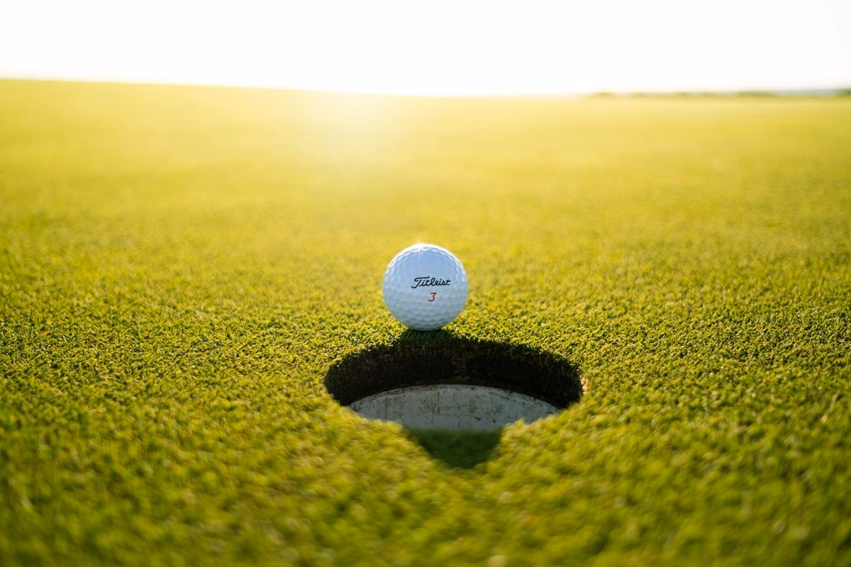 Initiation Golf Omaha Beach Background